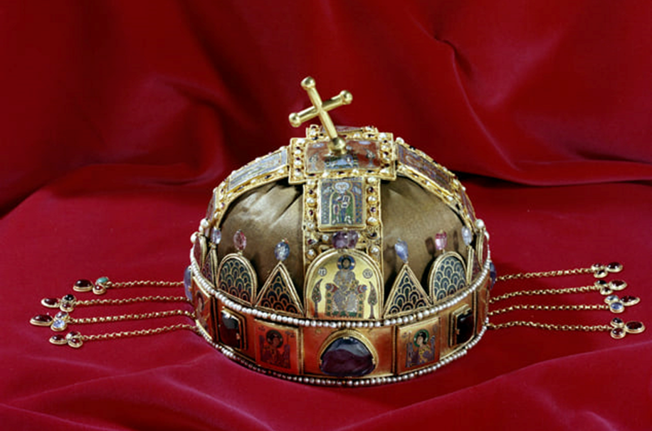 Uhorská kráľovská koruna detailný pohľad