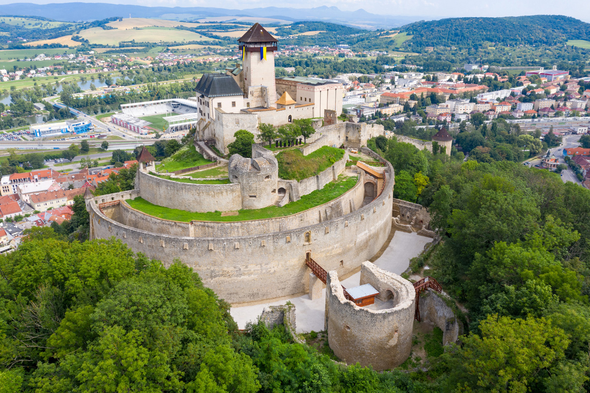 Trenčiansky hrad od južnej strany