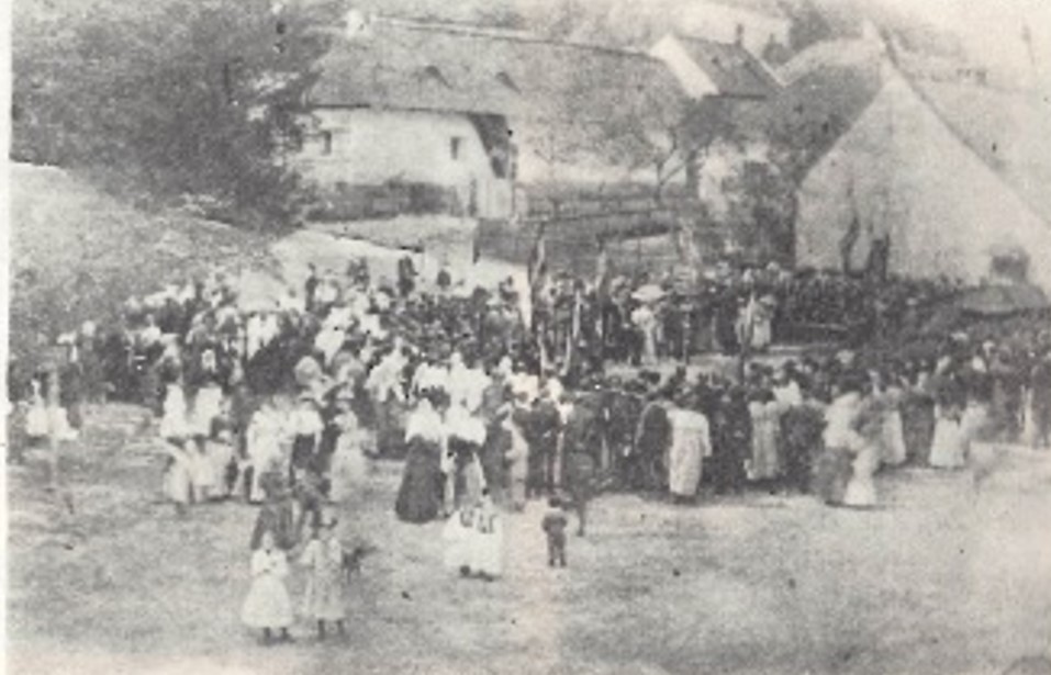 Reprodukcia dobovej fotografie z roku 1896. Zdroj: BAJCHY, Ivan. Rodný dom Ľudovíta Štúra obnovený. In Pamiatky, Príroda, 1977, č. 6, s. 32-33.