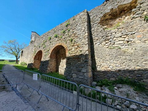 Trenčiansky hrad sa pripravuje na rok 2026, začala sa obnova parkanového múru Trenčiansky hrad sa pripravuje na rok 2026, začala sa obnova parkanového múru