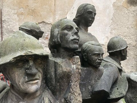Súsošie z pomníka M. R. Štefánika opúšťa Trenčianske múzeum