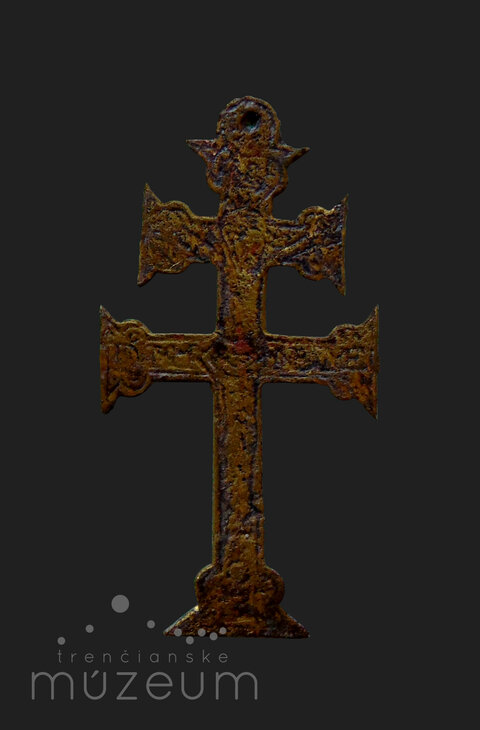 Devocionálie z cintorína Trenčianskeho hradu Devocionálie z cintorína Trenčianskeho hradu