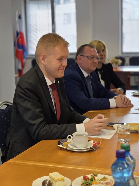 Zástupcovia Trenčianskej župy a Trenčianskeho múzea v Trenčíne sa stretli s prezidentom European Network of Places of Peace Eduardom Bassom