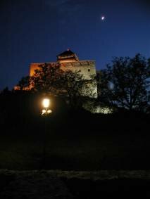Nočná prehliadka Trenčianskeho hradu Nočná prehliadka Trenčianskeho hradu