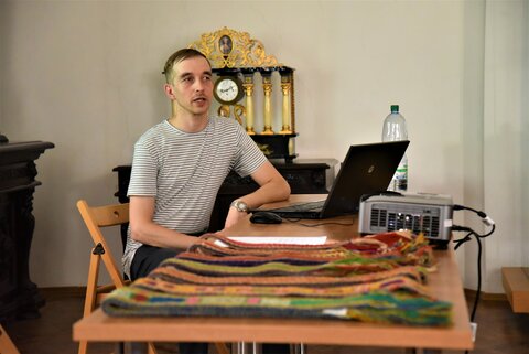 Tkanice ako súčasť ľudového odevu stredného Považia Tkanice ako súčasť ľudového odevu stredného Považia