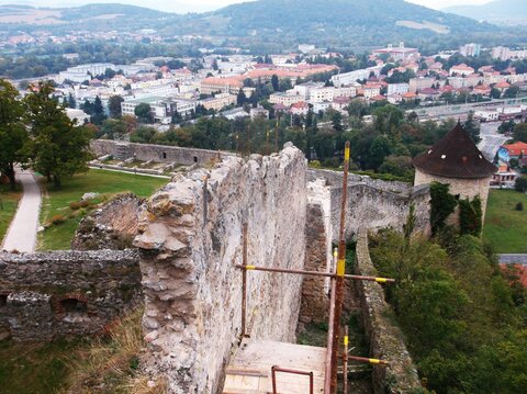 Oprava hradbového múru