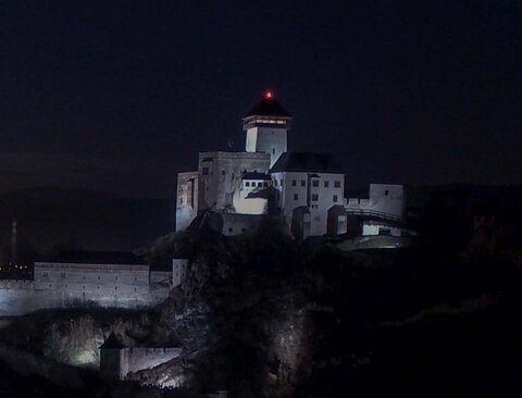 Trenčiansky hrad sa opäť zahalí do tmy počas Hodiny Zeme Trenčiansky hrad sa opäť zahalí do tmy počas Hodiny Zeme