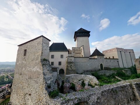 Veľký a malý okruh Trenčianskeho hradu opäť prístupný! Veľký a malý okruh Trenčianskeho hradu opäť prístupný!