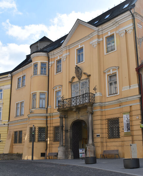 OZNAM o zatvorení Trenčianskeho múzea v Trenčíne - Župného domu