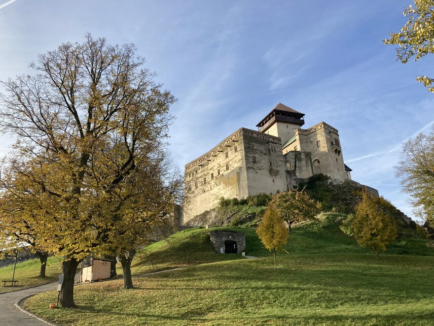 OZNAM: o zmene otváracích hodín pokladní Trenčianskeho hradu od 11.9.2023