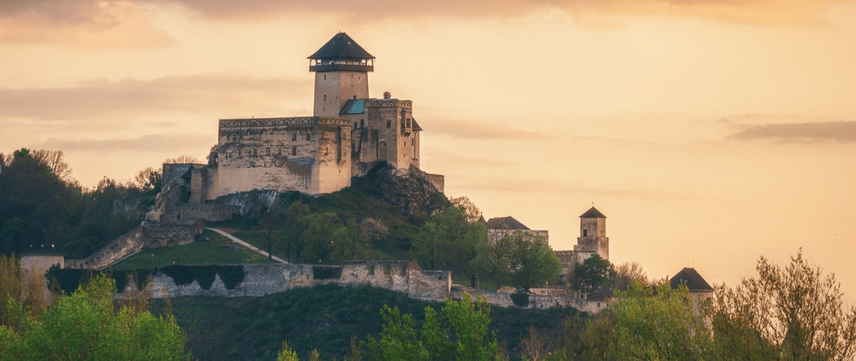 OZNAM: o zmene otváracích hodín Trenčianskeho hradu dňa 1.8.2024