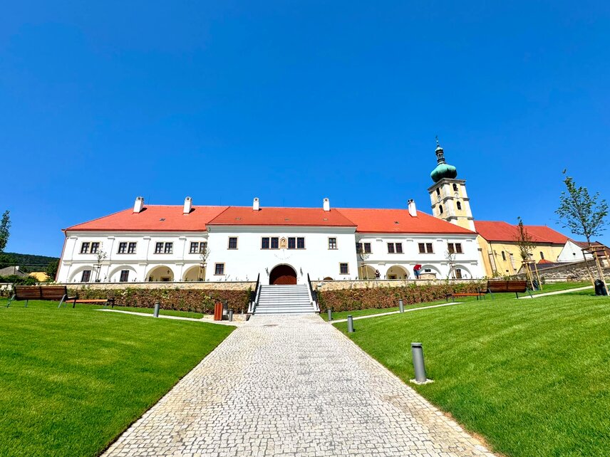 Zrevitalizovaná parková záhrada Draškovičovho kaštieľa v Čachticiach