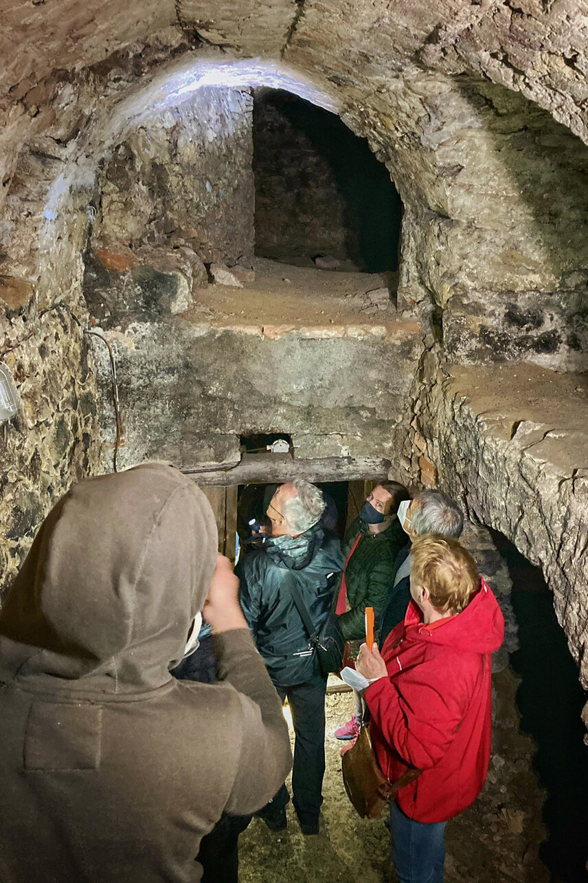 Účastníci prednášky si pozreli podzemie pod námestím