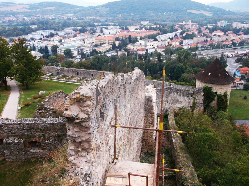 Oprava hradbového múru