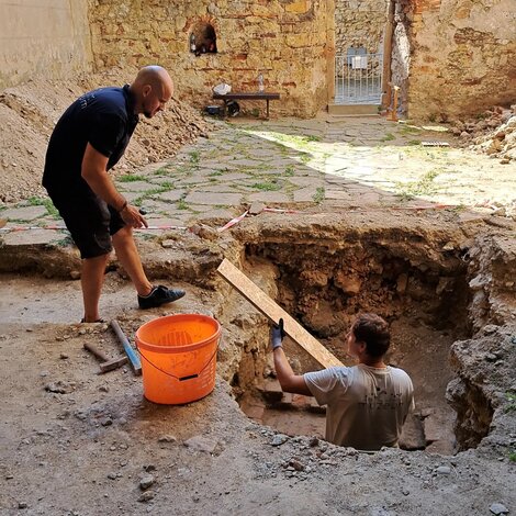 Archeologický výskum v krypte pod panskou kaplnkou - Ochrana pôvodných schodov