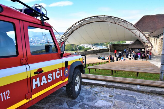 Hasičský zbor absolvoval nácvik v studni lásky - Hasičský zbor na Trenčianskom hrade_foto Hana Jordánová (14)