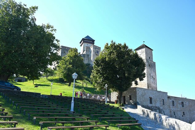 Krajská dominanta sa môže pochváliť zrekonštruovaným amfiteátrom - Amfiteáter s pohľadom na horný hrad
