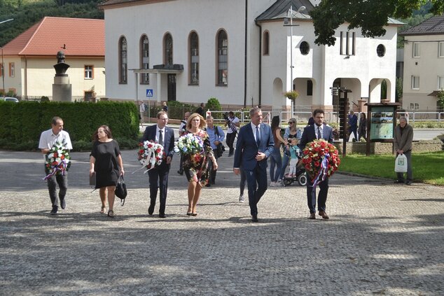 Krajskí poslanci sa stretli v uhrovci pri príležitosti 100. výročia narodenia a. dubčeka - DSC_0835-02