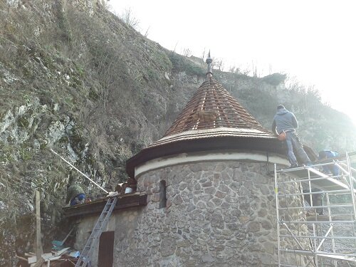 Oprava strechy pokladne trenčianskeho hradu - 20161206_133429