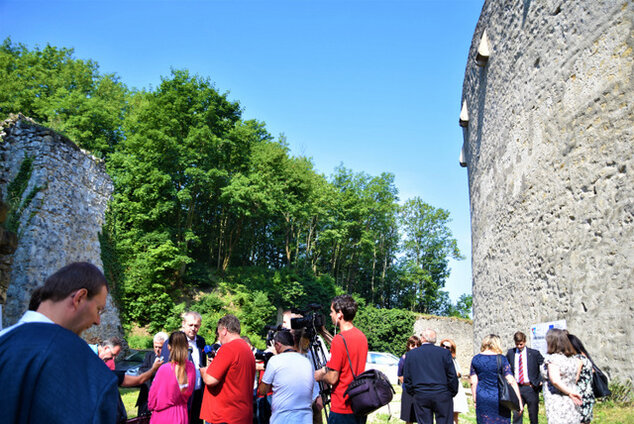 Rekonštrukcia južného opevnenia je oficiálne spustená - TREBUCHET_foto (1)