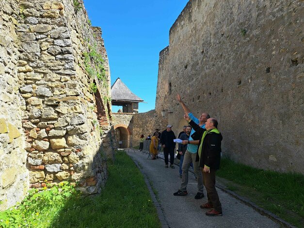Trenčiansky hrad sa pripravuje na rok 2026, začala sa obnova parkanového múru - Poškodený_hradný_múr__počas_preberania_stavby_zhotoviteľom__4