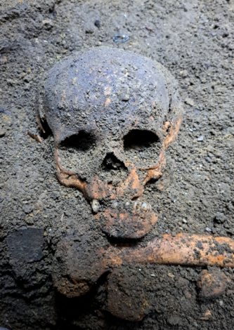 Unikátny archeologický nález - keltská obetná jama na trenčianskom hrade - 5