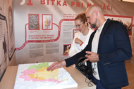 Výstava moháč a jeho odkaz na trenčianskom hrade - Moháč a jeho odkaz_ hostia počas vernisáže, Barborin palác, Trenčiansky hrad