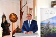 Výstava moháč a jeho odkaz na trenčianskom hrade - Peter Martinisko, riaditeľ Trenčianskeho múzea v Trenčíne pri príhovore na vernisáži výstavy Moháč a jeho odkaz